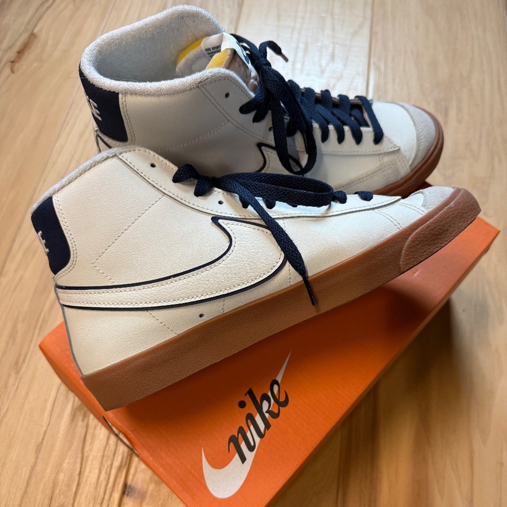 NIKE Blazer Mid ‘77 PRM in Sail/Midnight Navy